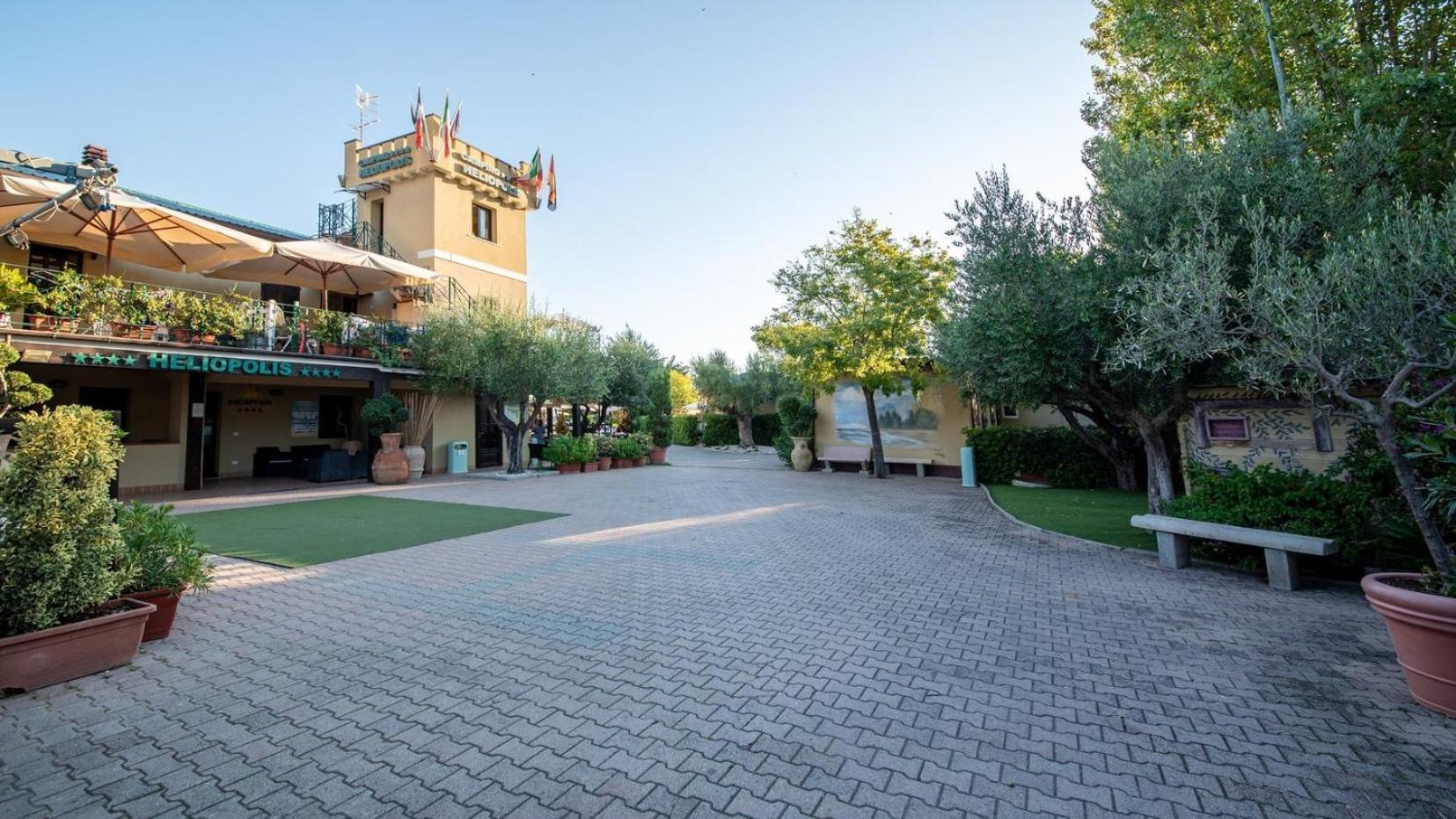 Heliopolis Camping & Village Пинето Экстерьер фото